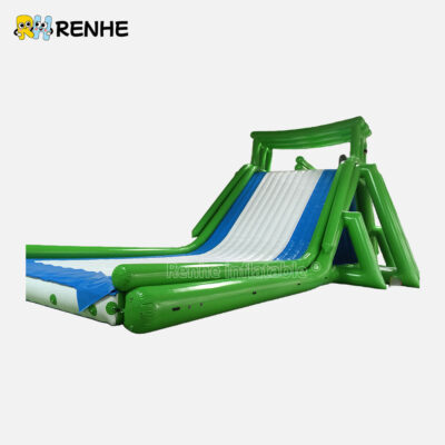 2。 Interactive Inflatable Water Slide for Community Events