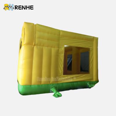 Jungle-Themed Inflatable Bouncer with Animal Graphics for Outdoor Summer Events